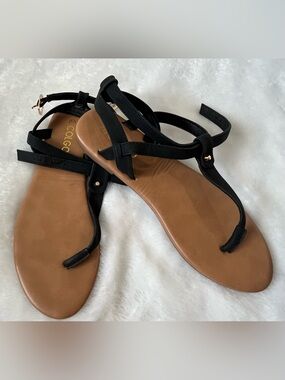 XOXO Black Strappy T‑Bar Sandals with Brown Footbed
